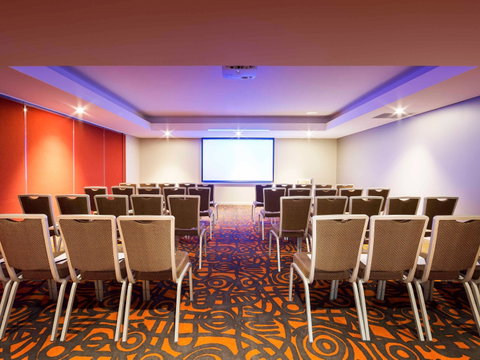 Novotel Canberra - Holiday Find 7