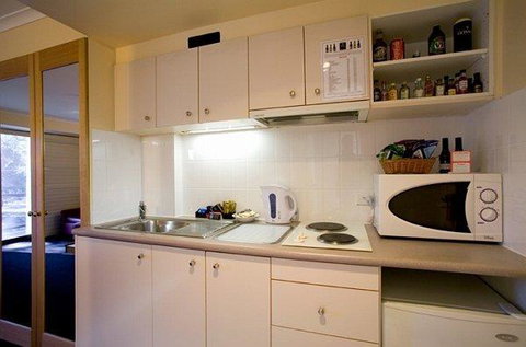 Capital Executive Apt Hotel Canberra - Holiday Find 9
