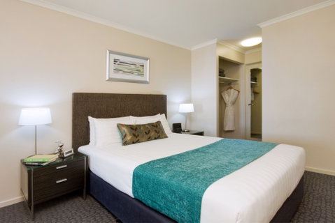 Pacific Suites Canberra - Holiday Find 4