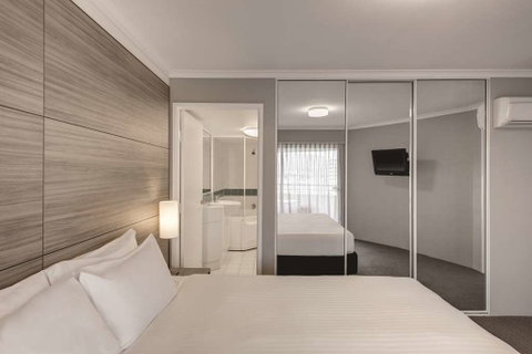 Adina Serviced Apartments James Court - Holiday Find 10