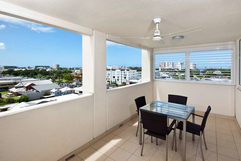Cairns Central Plaza Apartment - Holiday Find 10