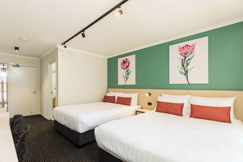 NIghtcap At Balaclava Hotel - Holiday Find 5