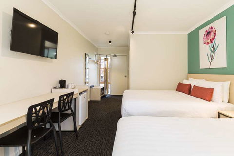 NIghtcap At Balaclava Hotel - Holiday Find 6