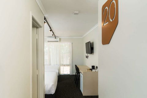 NIghtcap At Balaclava Hotel - Holiday Find 16
