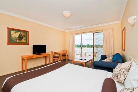 Nagambie Waterfront Motel - Holiday Find 1
