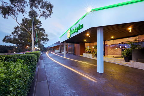 Holiday Inn Warwick Farm - Holiday Find 0