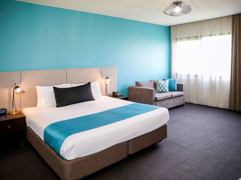 Mantra Melbourne Melton - Holiday Find 0