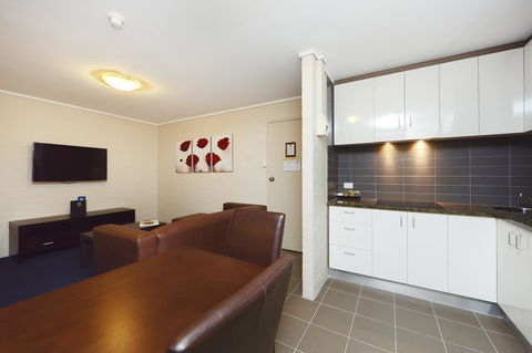 Ibis Styles Canberra - Holiday Find 36