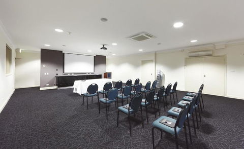 Ibis Styles Canberra - Holiday Find 14