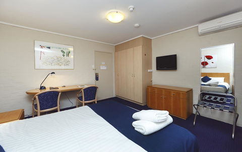 Ibis Styles Canberra - Holiday Find 38