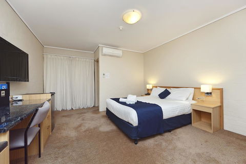 Ibis Styles Canberra - Holiday Find 18