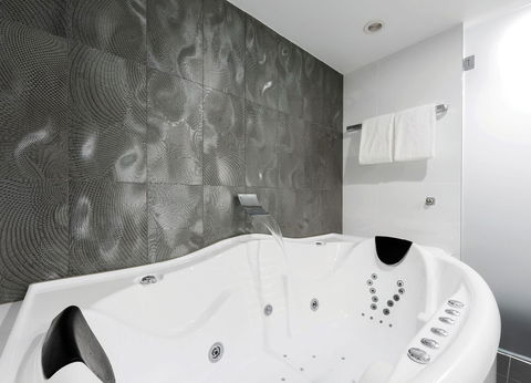 Avenue Hotel Canberra - Holiday Find 4