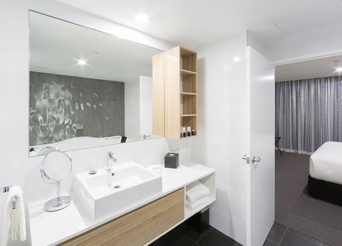 Avenue Hotel Canberra - Holiday Find 11