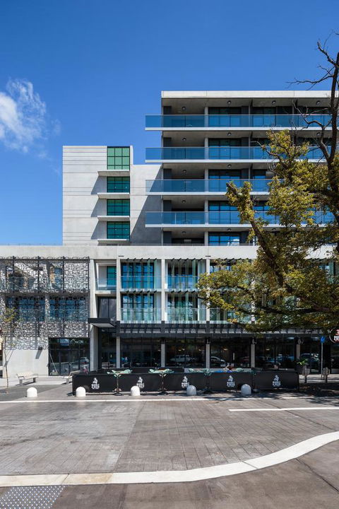 Avenue Hotel Canberra - Holiday Find 24