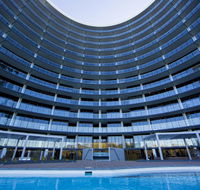 Accommodate Canberra - Manhattan on the Park - Holiday Find