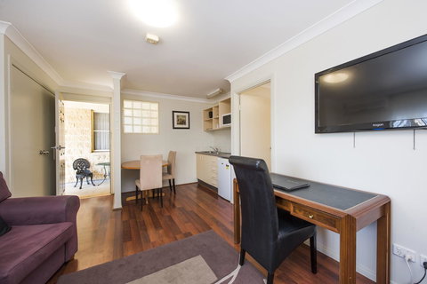 Soldiers Motel - Holiday Find 6