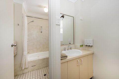 Soldiers Motel - Holiday Find 19