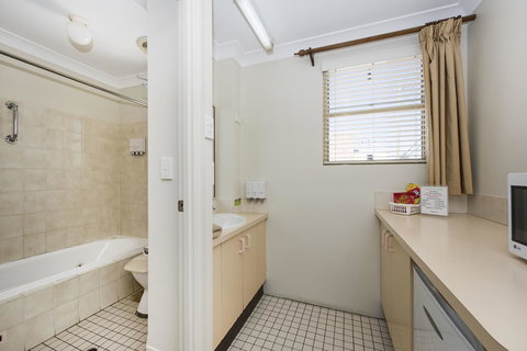 Soldiers Motel - Holiday Find 7