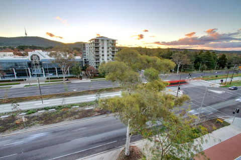 IQ Smart Apartments 704 Braddon ACT - Holiday Find 6