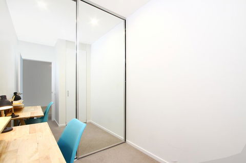 IQ Smart Apartments 704 Braddon ACT - Holiday Find 1