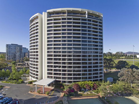 BreakFree Capital Tower Apartments - Holiday Find 8