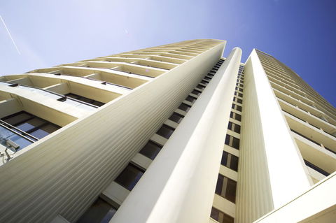 BreakFree Capital Tower Apartments - Holiday Find 5
