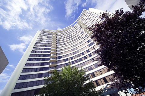 BreakFree Capital Tower Apartments - Holiday Find 1