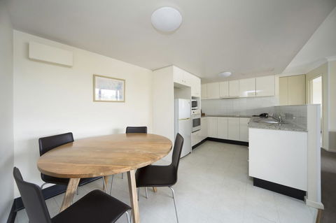 BreakFree Capital Tower Apartments - Holiday Find 27