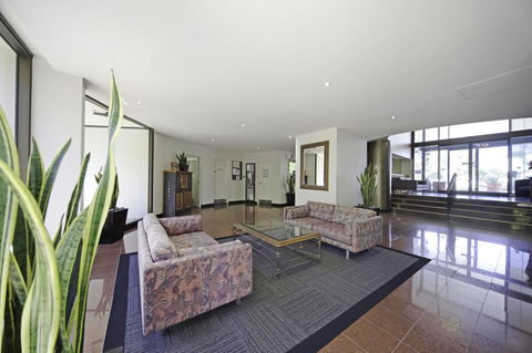 BreakFree Capital Tower Apartments - Holiday Find 21