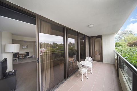 BreakFree Capital Tower Apartments - Holiday Find 23