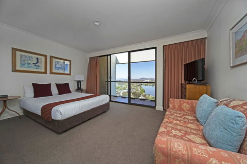 BreakFree Capital Tower Apartments - Holiday Find 34