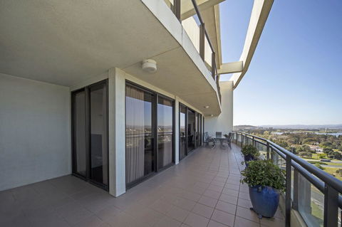 BreakFree Capital Tower Apartments - Holiday Find 33