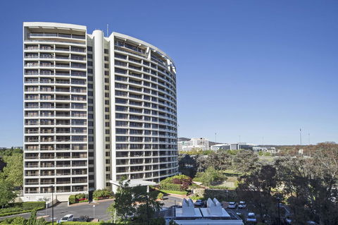 BreakFree Capital Tower Apartments - Holiday Find 6