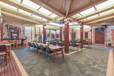 Wellington Courthouse - Holiday Find 26