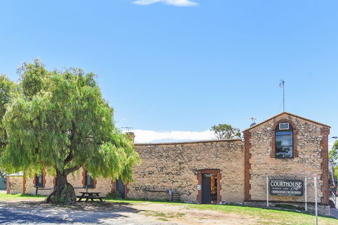 Wellington Courthouse - Holiday Find 8