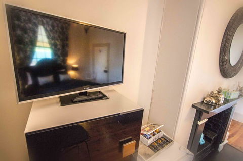 Wellington Courthouse - Holiday Find 6