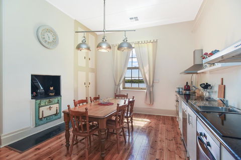 Wellington Courthouse - Holiday Find 23