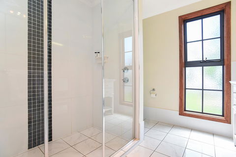 Wellington Courthouse - Holiday Find 20