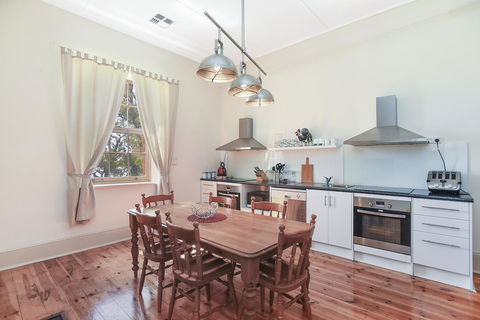 Wellington Courthouse - Holiday Find 22