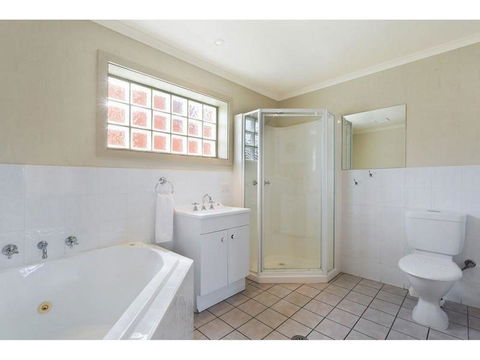 Heritage House Motel & Units - Holiday Find 25
