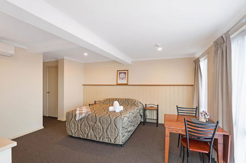 Heritage House Motel & Units - Holiday Find 3