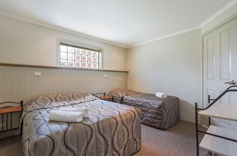 Heritage House Motel & Units - Holiday Find 19