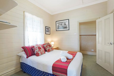Heritage House Motel & Units - Holiday Find 16