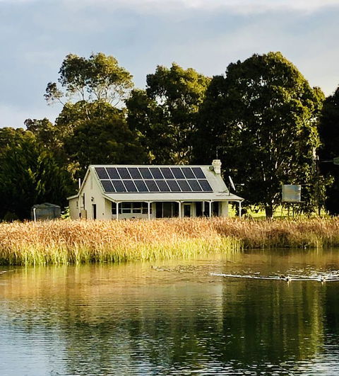 The Lake House Retreat - Holiday Find 0