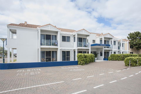 Marina Hotel - Holiday Find 19