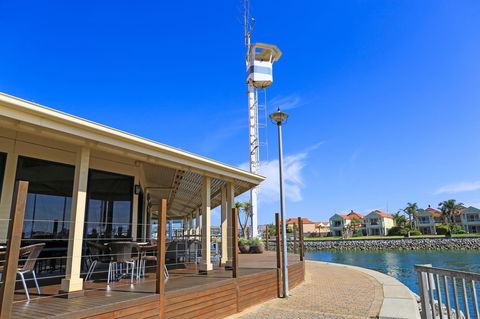 Marina Hotel - Holiday Find 36