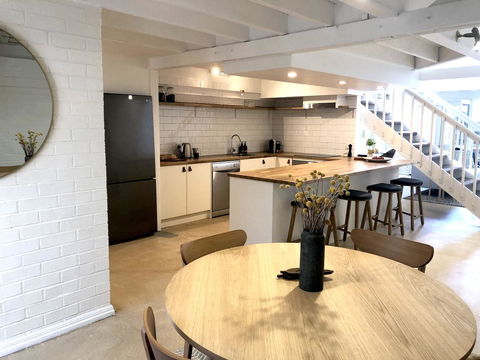 The Loft - Beautiful Central Barossa Apartment - Holiday Find 6