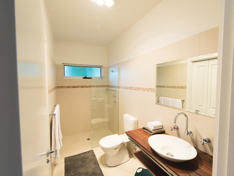 S T U D I O 22 Peaceful Retreat With Garden Views - Holiday Find 6