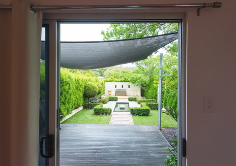 S T U D I O 22 Peaceful Retreat With Garden Views - Holiday Find 12