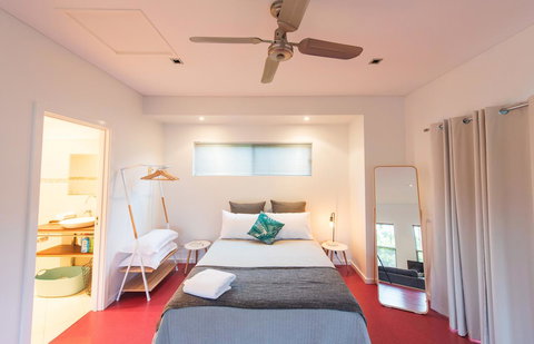 S T U D I O 22 Peaceful Retreat With Garden Views - Holiday Find 3